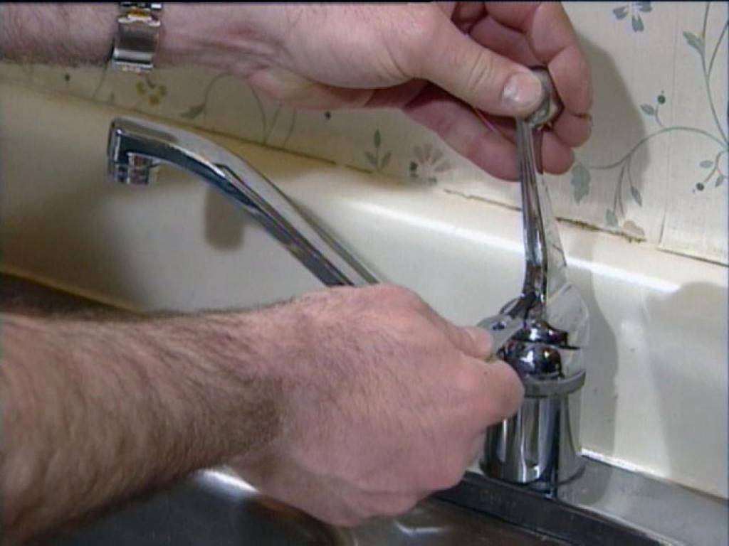 Капает кран в ванной: как починить и устранить течь