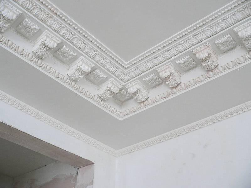 Дизайн гипсовой лепнины на потолке и ее реставрация