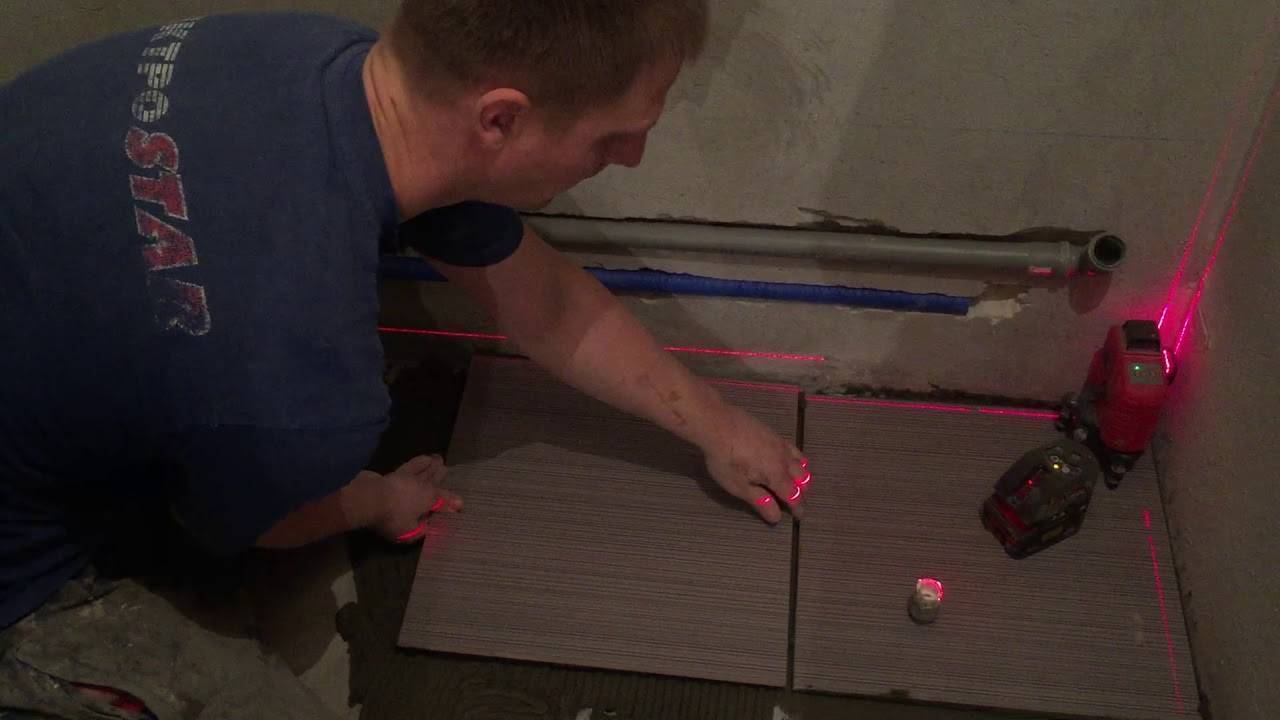 Как пользоваться лазерным уровнем для выравнивания пола, стен, укладки плитки, видео