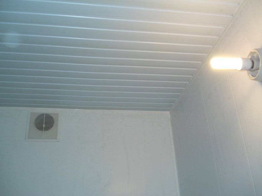 Сайдинг для внутренней отделки: фото монтажных работ внутри помещения на балконах и лоджиях