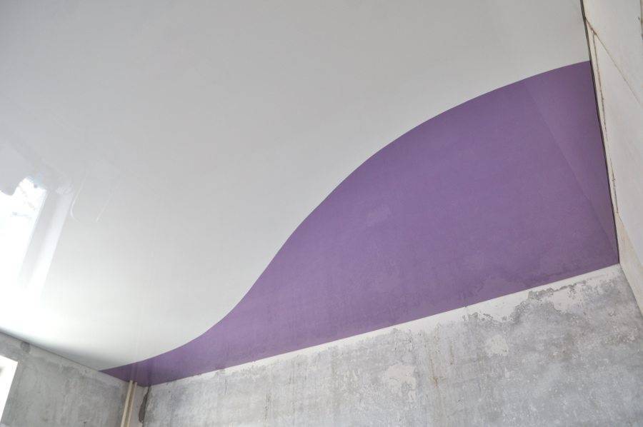 Технология спайки швов и фото двухцветных натяжных потолков