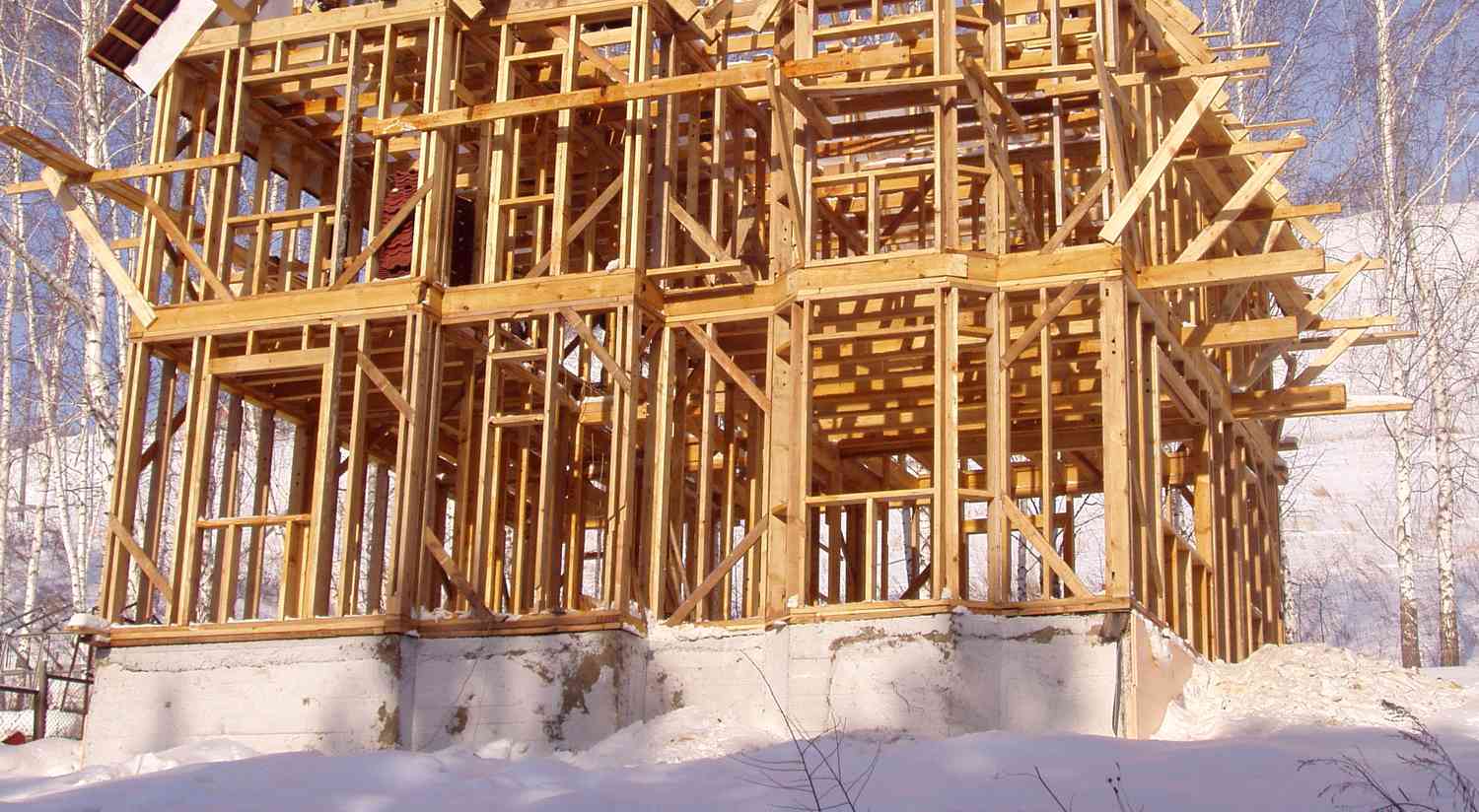 Можно ли построить каркасный дом в зимнее время?