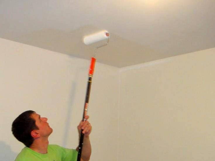 Обновляем плитку на потолке: выбор краски и технология работ