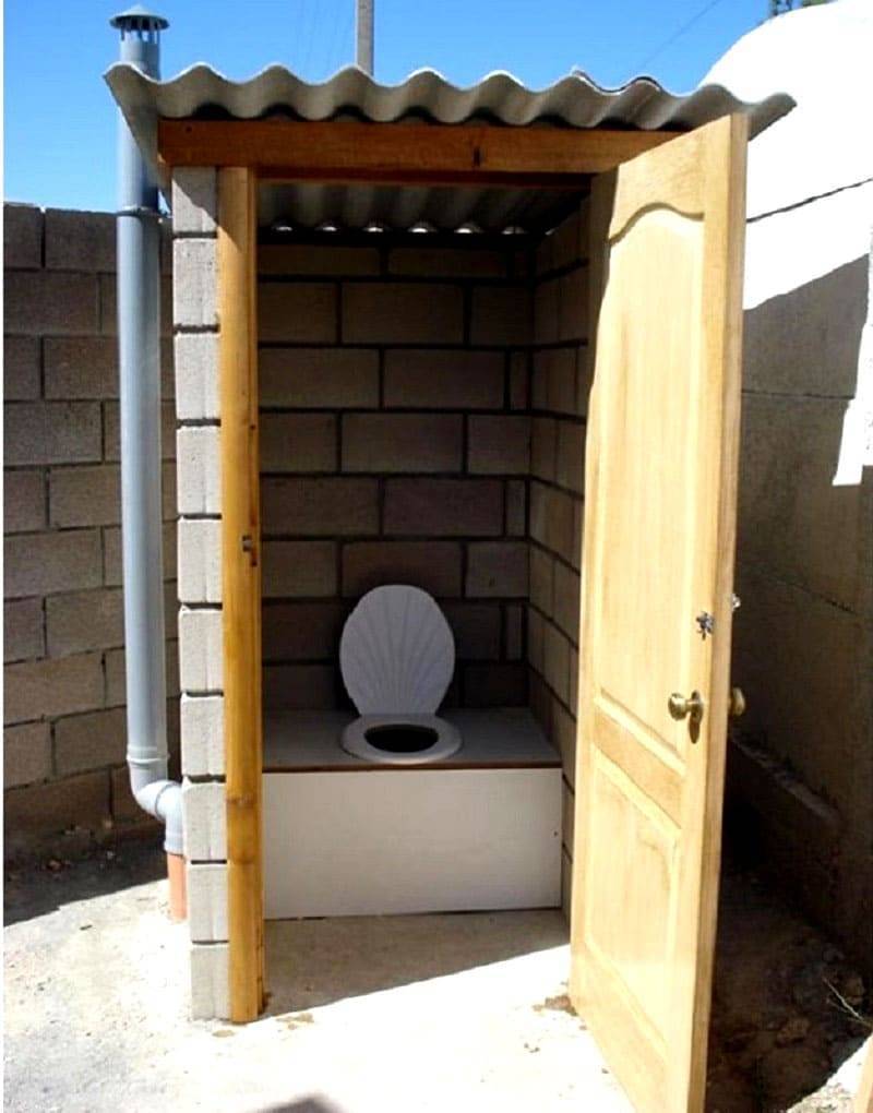 Дачный туалет – самый простой вариант сооружения конструкции