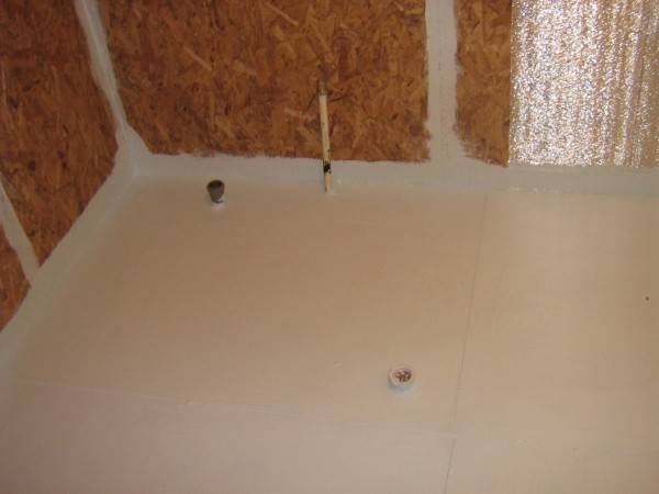 Пароизоляция для пола в деревянном доме (28 фото): гидроизоляция в квартире бетонного пола, выбираем изоспан и рулонные изоляционные материалы