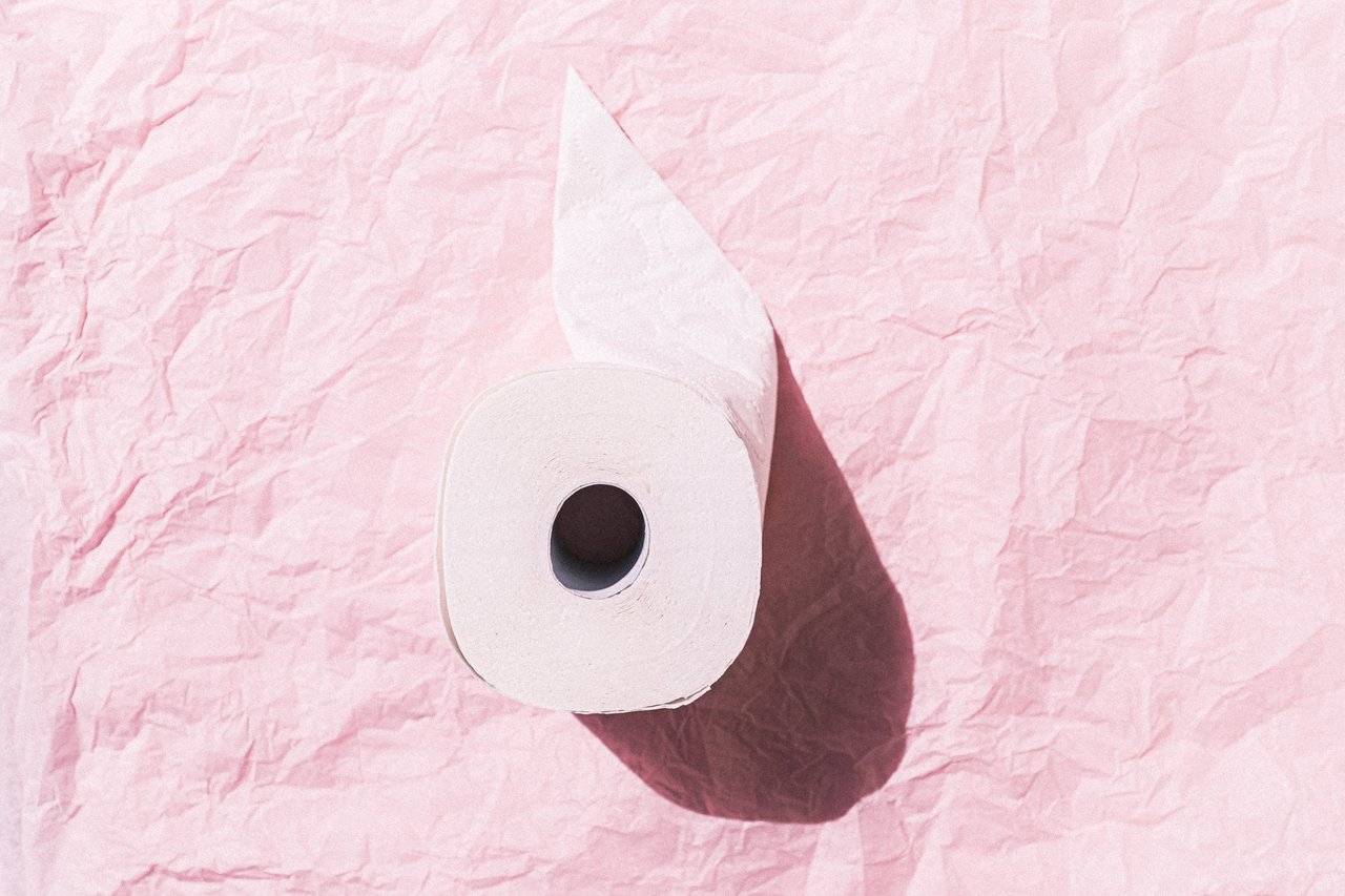 Розовая туалетная бумага. Туалетная бумага Эстетика. Рулоны туалетной бумаги Эстетика. Ярко розовая туалетная бумага.