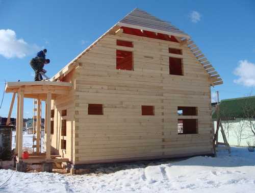 Строительство деревянного дома зимой – плюсы и минусы | wood-brick | яндекс дзен