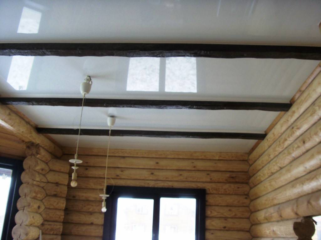 Обшивка потолка в частном деревянном доме и лучшие материалы