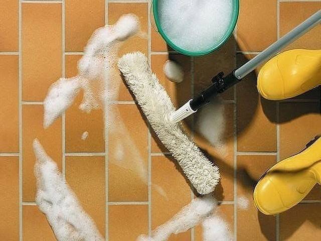 Как и чем отчистить плитку в ванной, на кухне: магазинные, домашние средства
