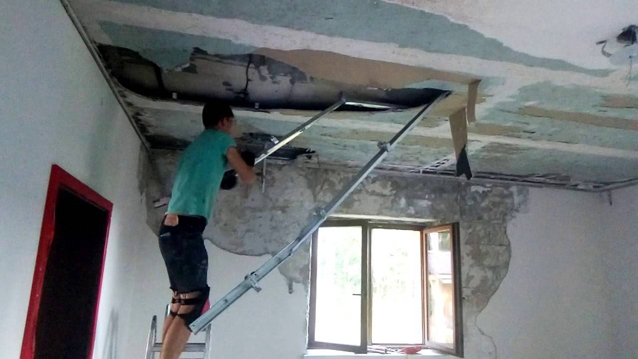 Демонтаж гипсокартонного потолка: как разобрать из гкл и цена за м2 подвесного