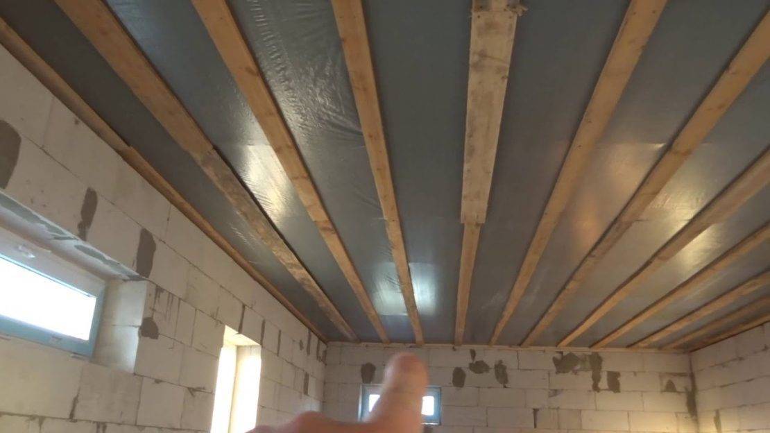 ????подшивка чернового потолка в частном доме по деревянным балкам - блог о строительстве