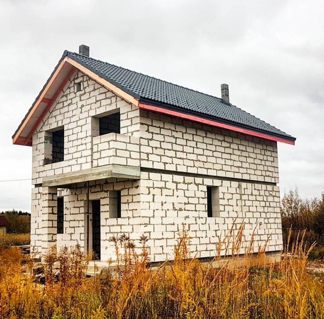 Кирпич или газоблок: из чего лучше построить дом?