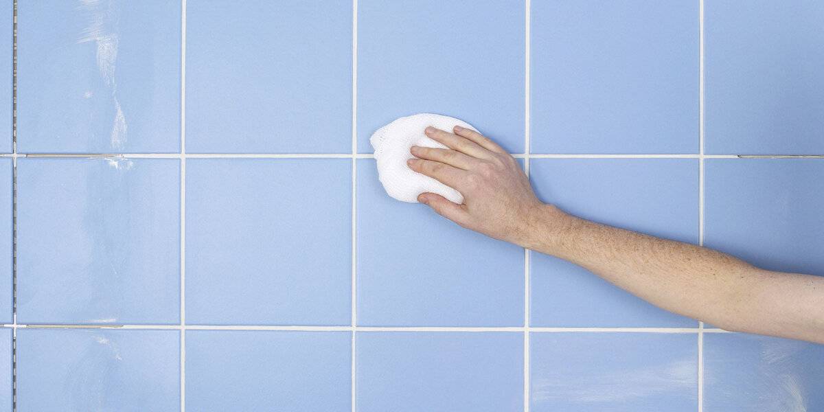 Быстро удалить известковый налет с плитки - чем чистить плитку в ванне?