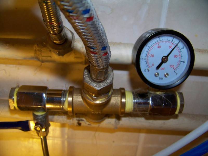 Как увеличить напор воды в квартире своими руками: насосы для давления и их параметры