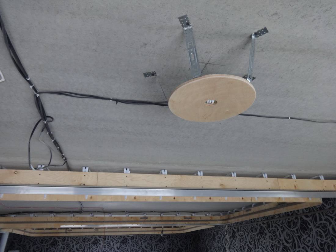 Закладные для натяжного потолка: установка и монтаж для люстры в подвесной
