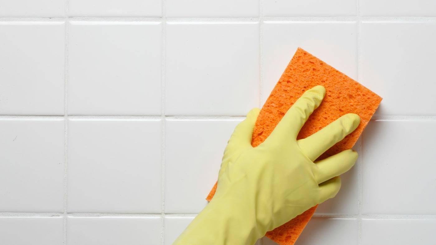 Чем почистить плитку в ванной домашними и профессиональными средствами