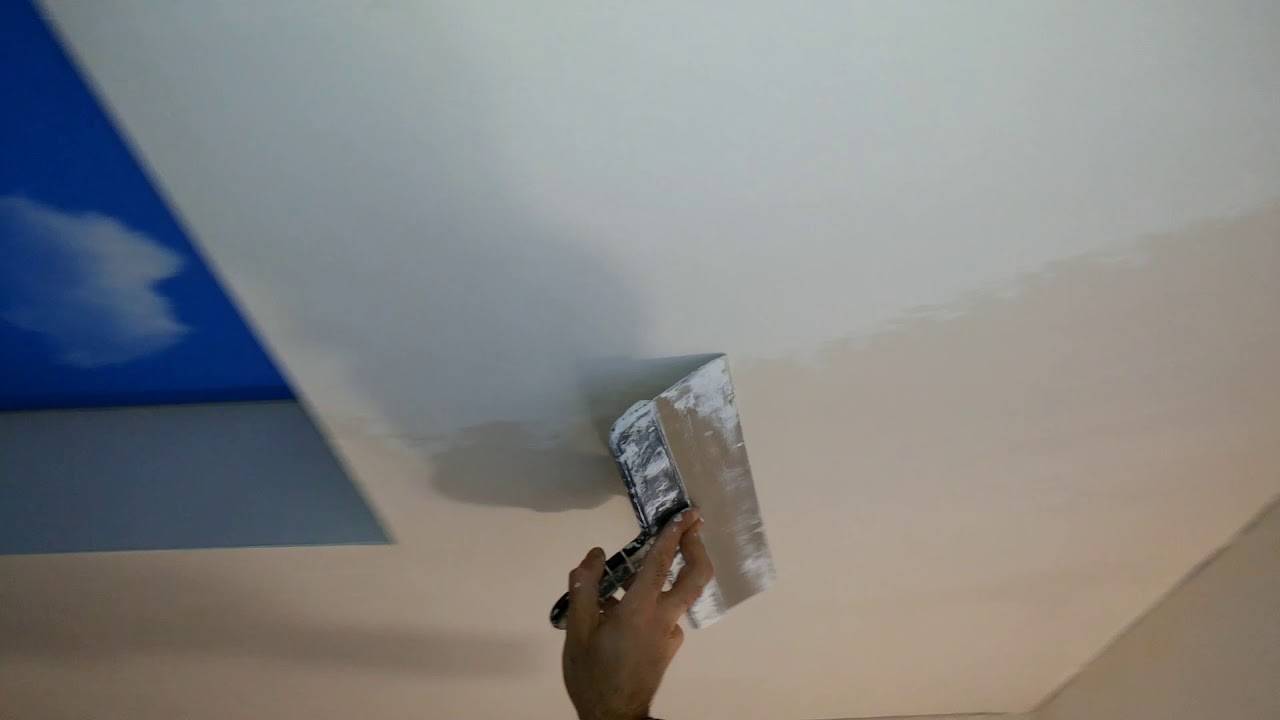 Шпаклевка потолка под покраску: как правильно шпаклевать своими руками и цена м2