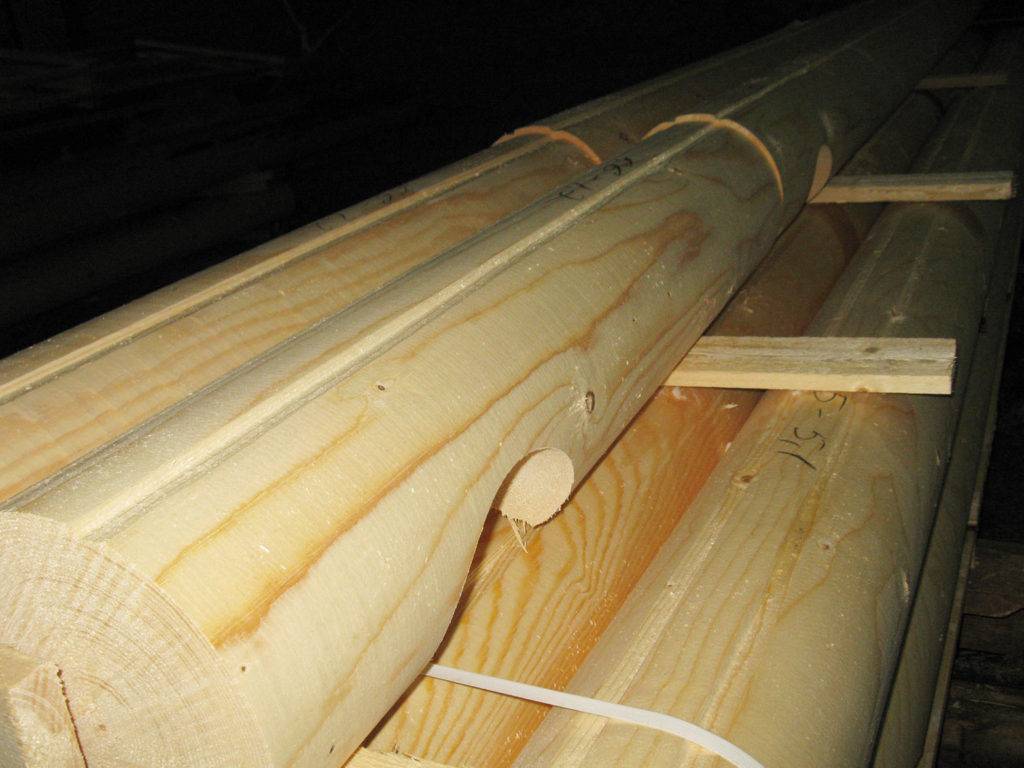 Деревянные дома ручной рубки.  что выбрать для строительства: оцилиндрованное или рубленное бревно?
