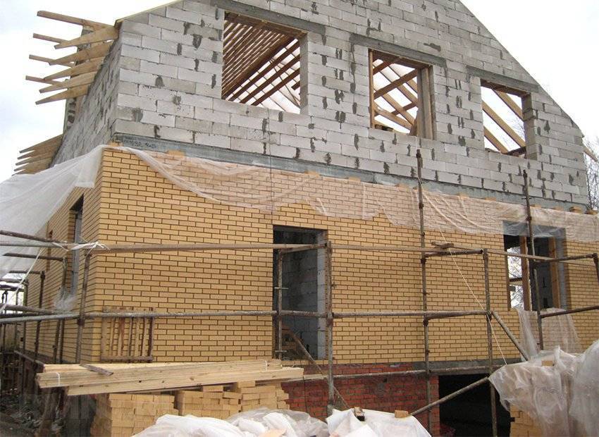 Строительство дома из кирпича своими руками – плюсы и минусы технологии