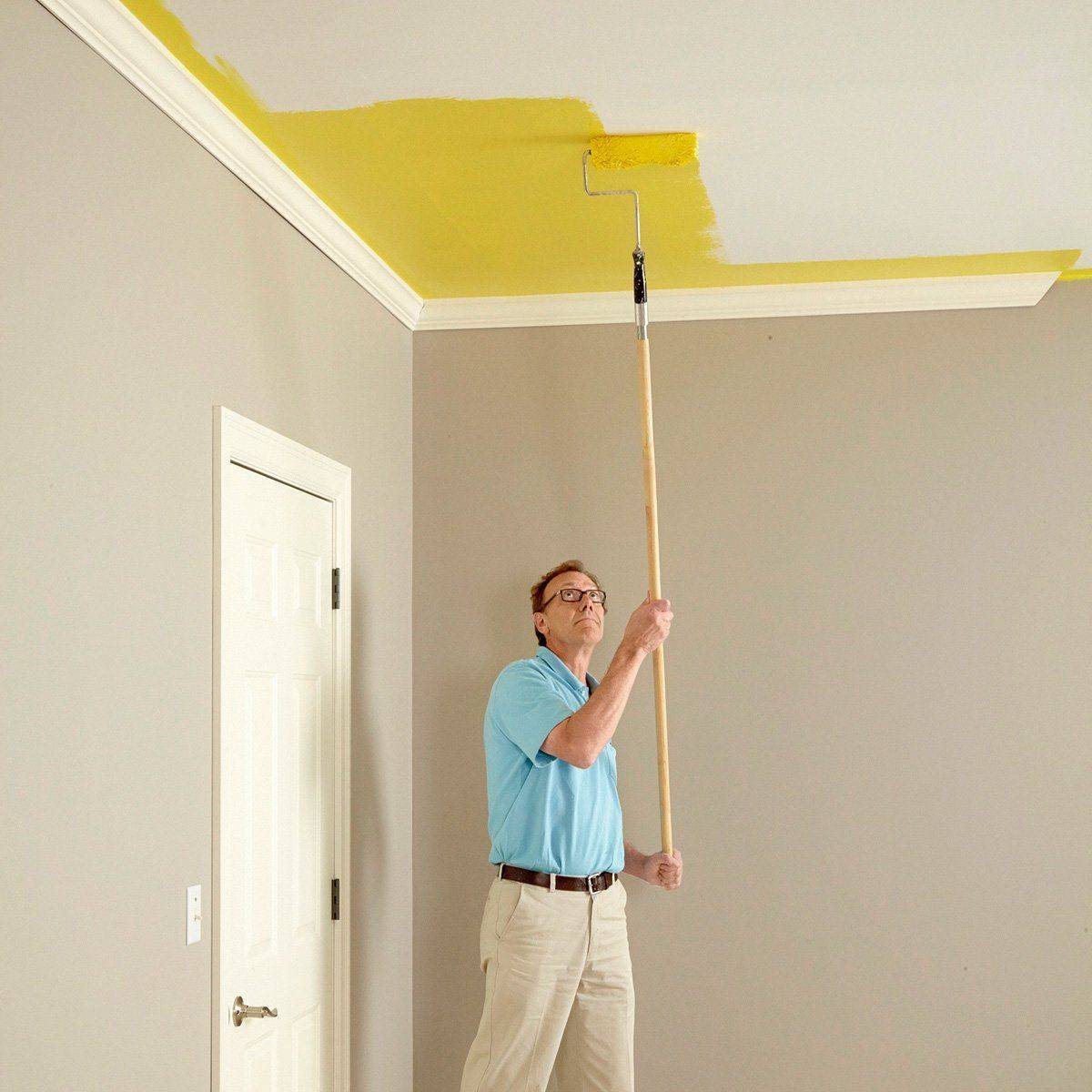 Цена покраски потолков за 1 м2. Окраска потолка. Побеленный потолок. Окраска потолка водоэмульсионной краской. Окрашенный потолок.