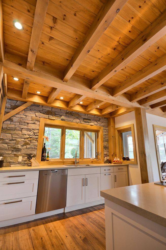 Отделка потолка в деревянном доме — варианты и фото готовых решений
