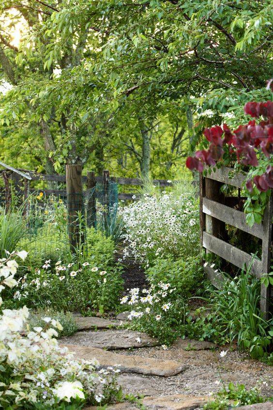 Поделки для огорода: 120 фото оригинальных идей украшения придомового участка, сада и огорода