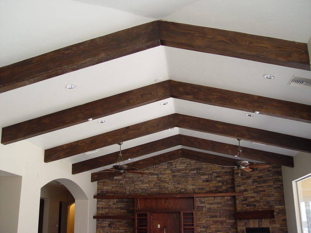 Деревянный потолок в квартире: из чего его сделать и как установить самостоятельно