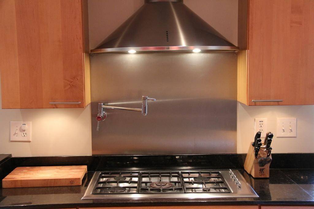 Можно ли подключить вытяжку на кухне к вентиляции и как это сделать