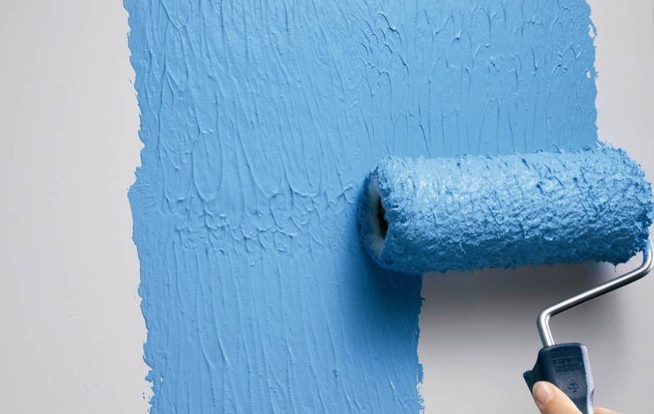 Покрасить стены фактурно: как это сделать своими руками и плюсы и минусы таких покрытий