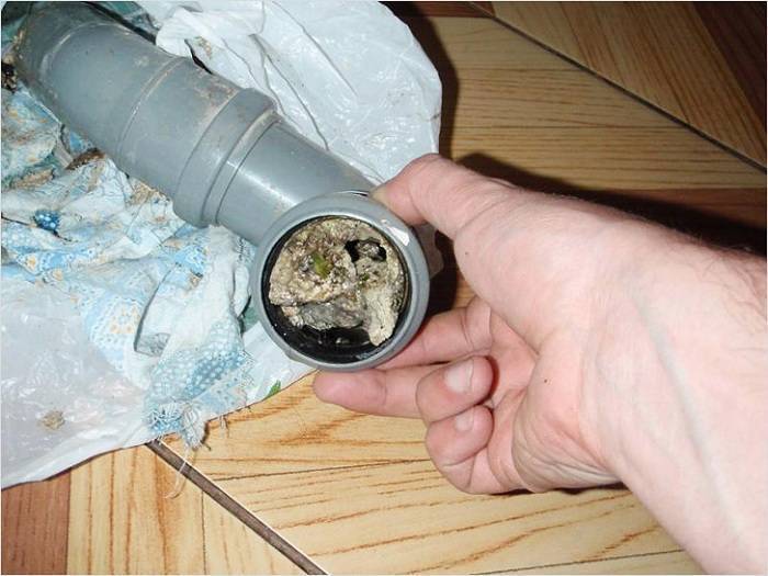 Как прочистить канализационные трубы в домашних условиях: