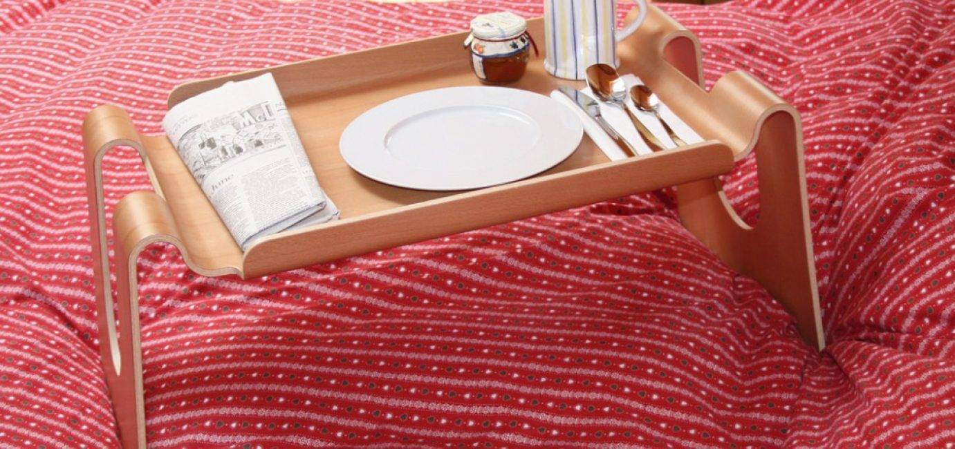 Столик  "завтрак в постель"  из бросового материала. | страна мастеров