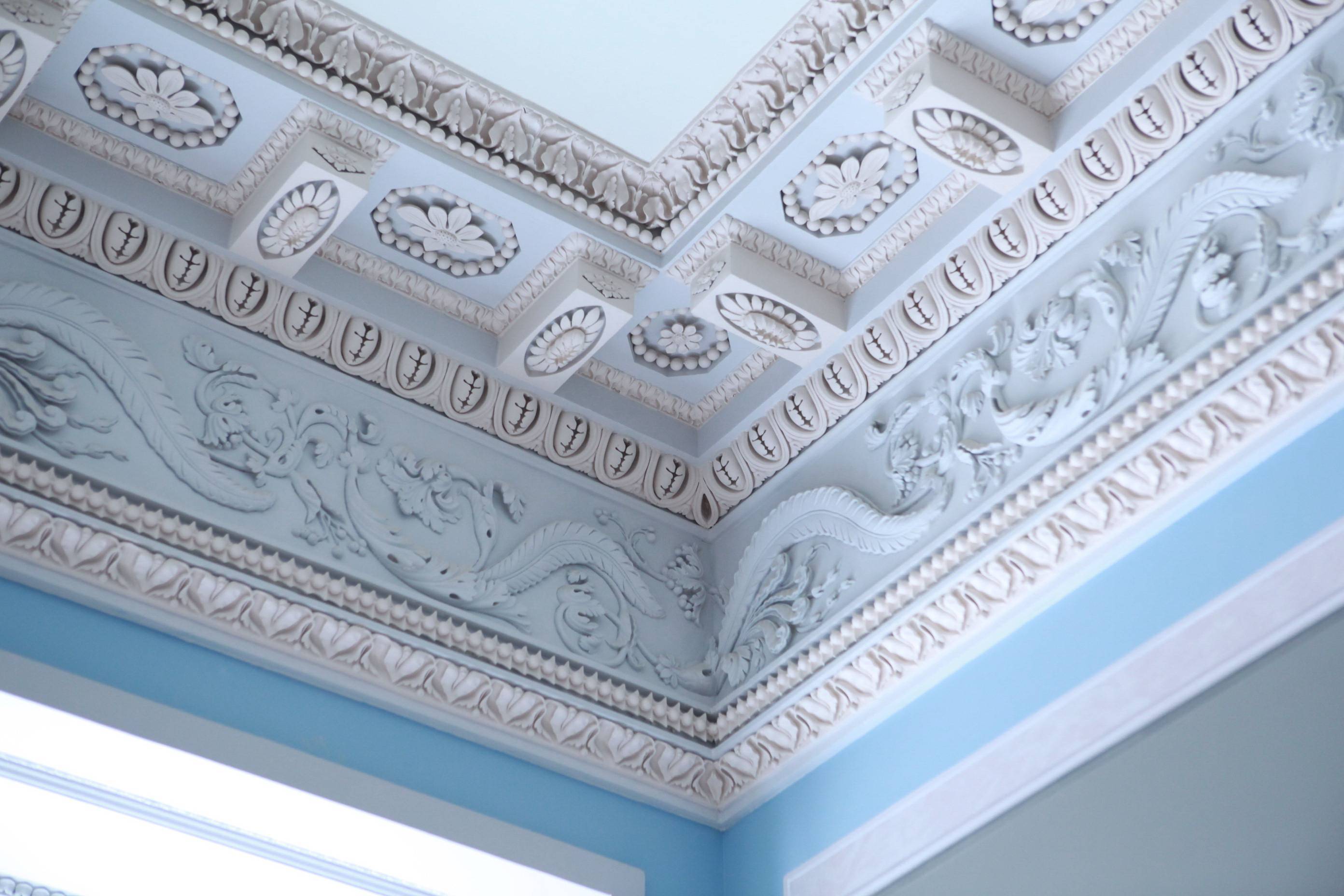 Лепнина на потолке: оформление изделий из полиуретана и других материалов, дизайн, видео и фото