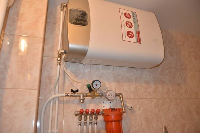 Проточно-накопительный водонагреватель: электрический бойлер, нагреватель объемом 15 и 30 литров для дачи
