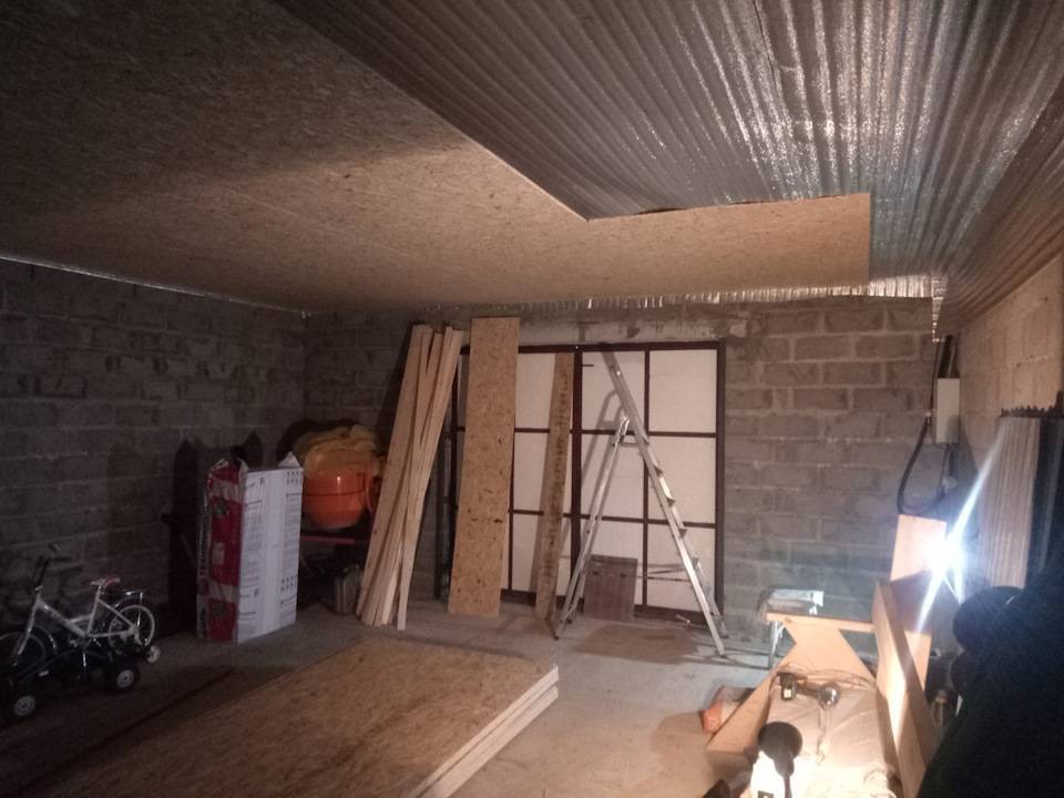 Чем обшить потолок в гараже: отделка, чем подшить по балкам, зашить и сделать лучше, можно ли натяжной в мороз, как покрасить недорогой подвесной потолок, фото-материалы
