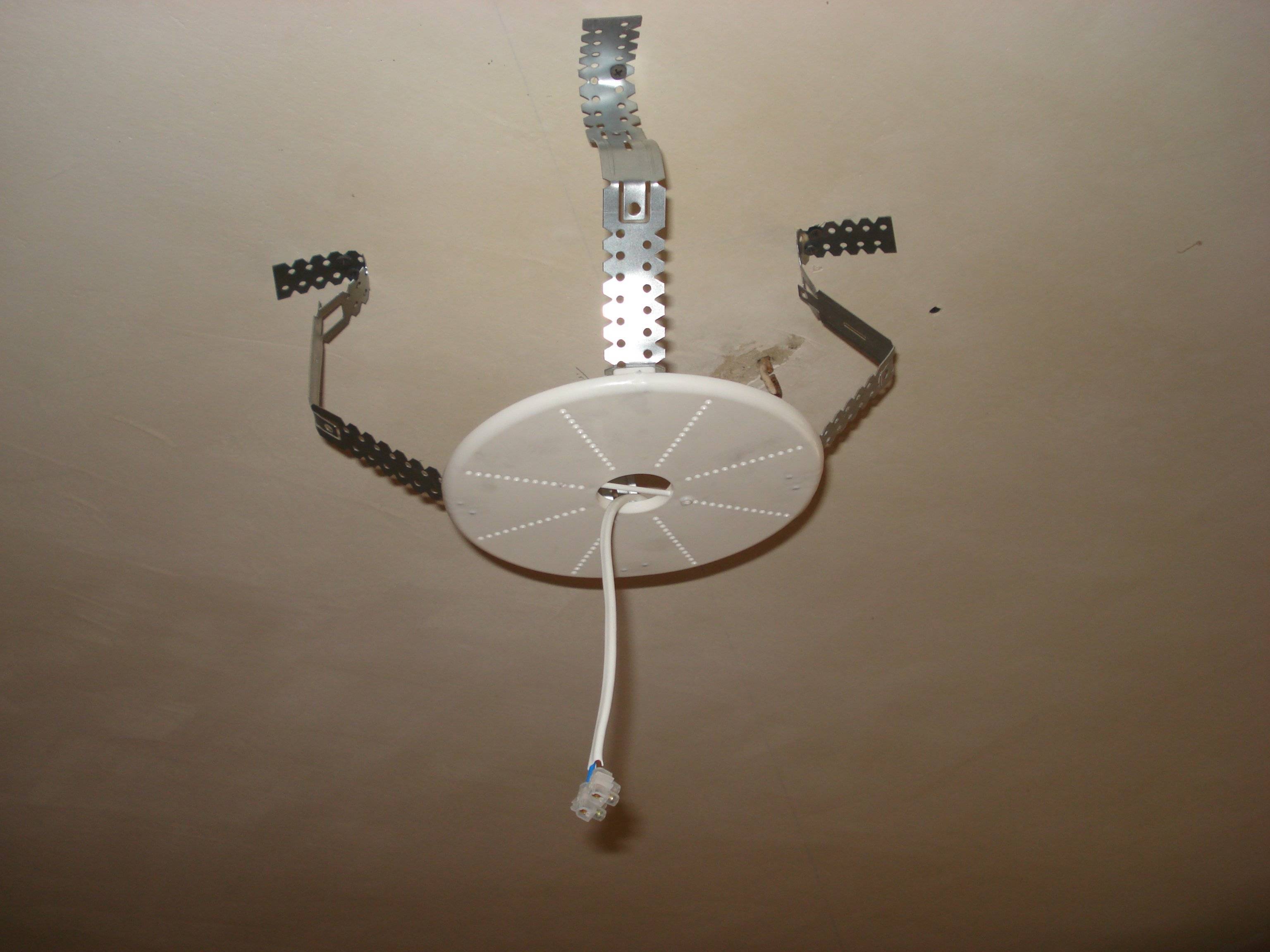 Установка люстры на натяжной потолок своими руками: простая инструкция