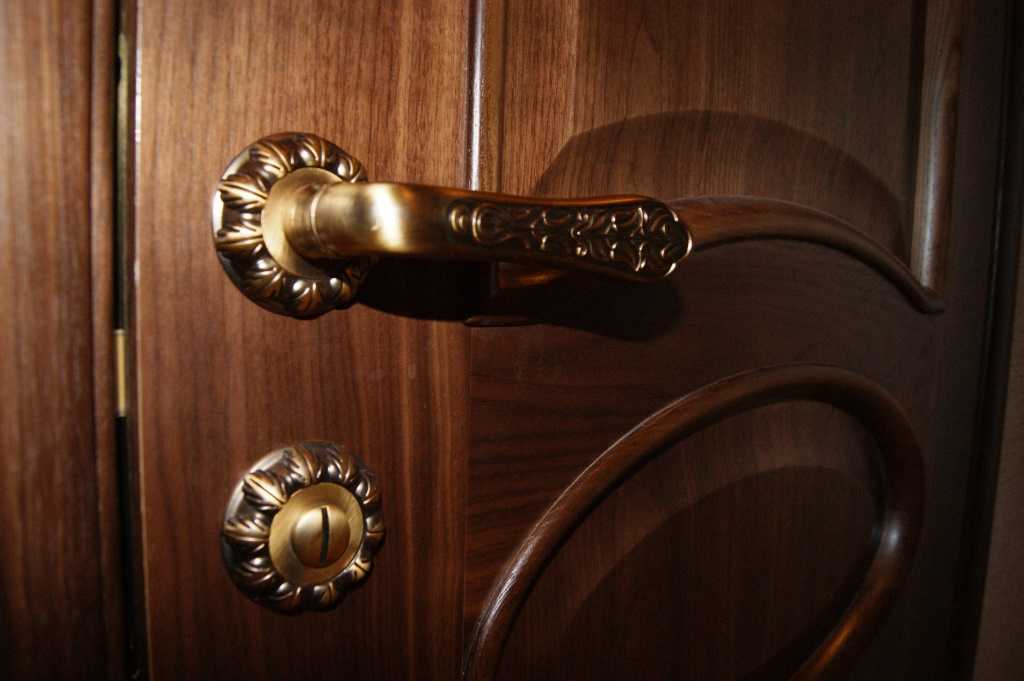 Дверные ручки для межкомнатных дверей: какие бывают, как установить и снять (разобрать) своими руками, высота установки » verydveri.ru