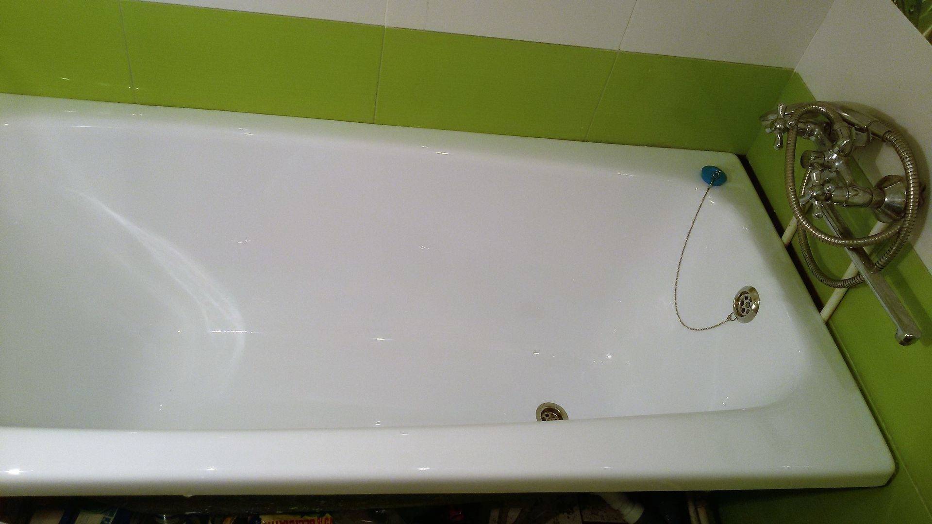 Особенности акрилового вкладыша в ванну и его установка