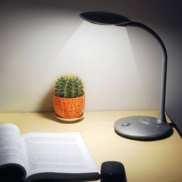 Настольные светодиодные лампы для рабочего стола: выбираем с умом