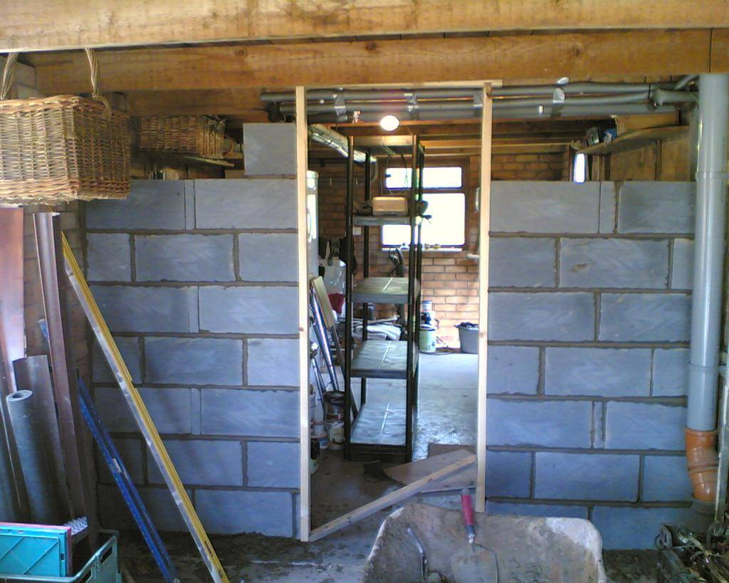 Как построить перегородку в деревянном доме