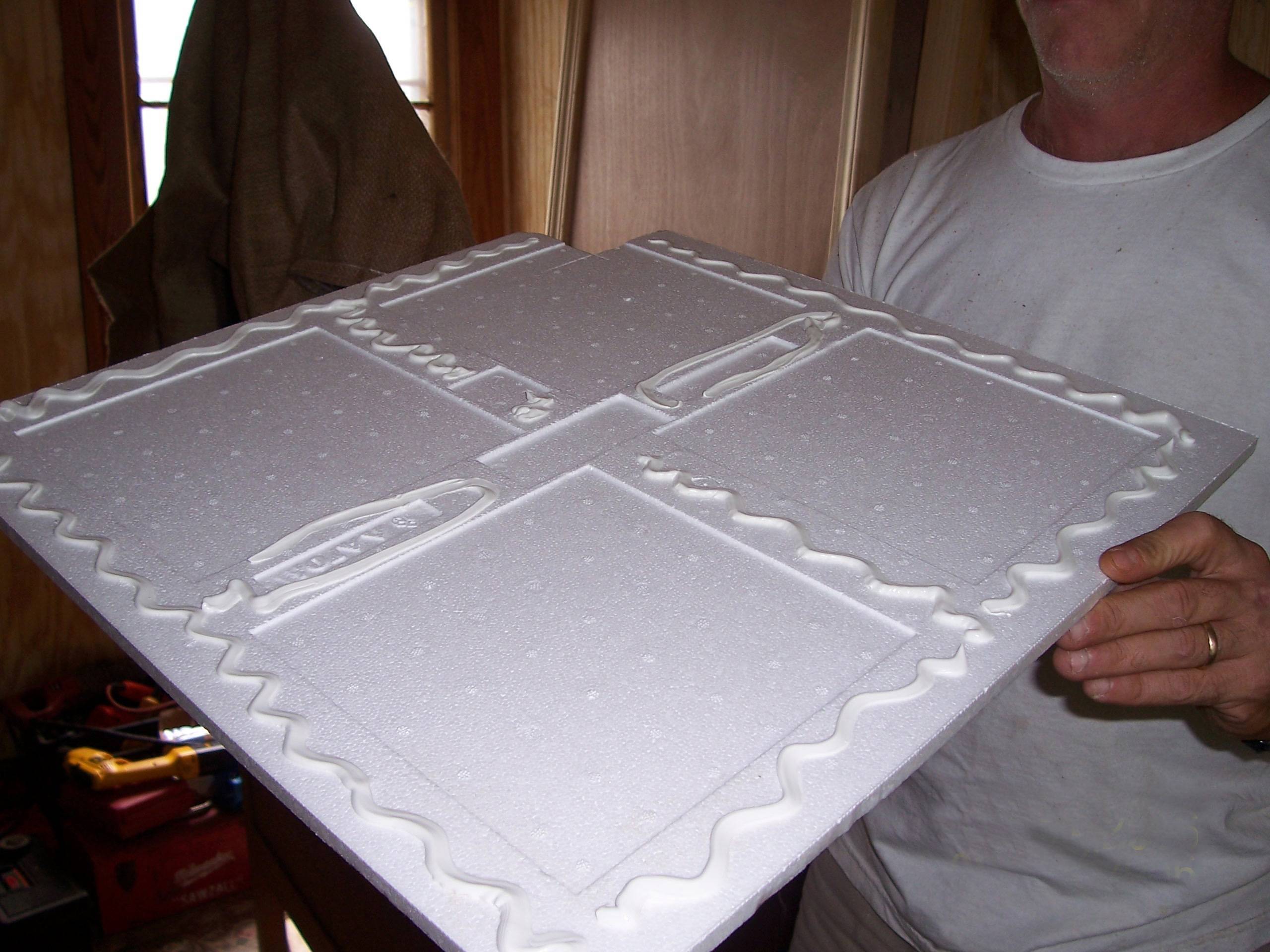 Как правильно клеить плитку на потолок?