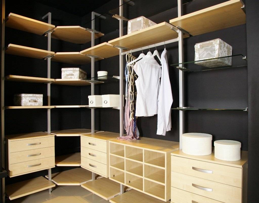 Правила оформления гардеробной комнаты в 2 кв м, фото примеров