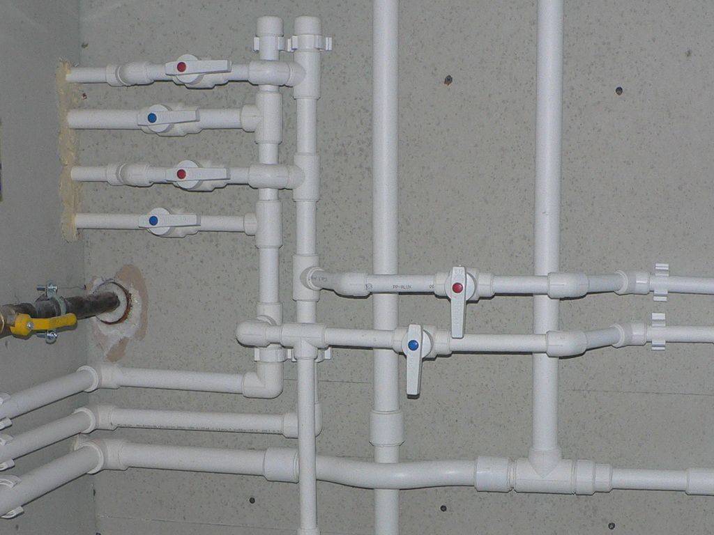 Делаем водопровод на даче: как правильно выбрать трубы и другие комплектующие