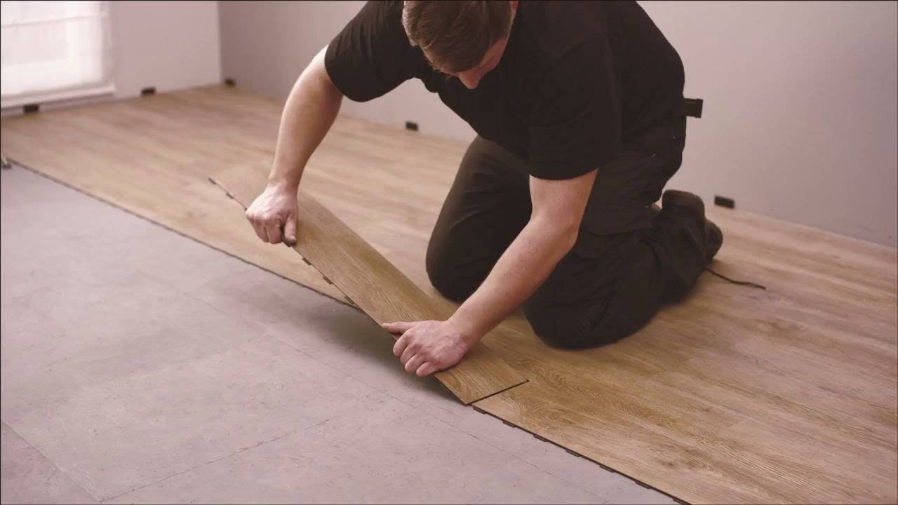 Как стелить линолеум на бетонный пол своими руками: технология с подложкой