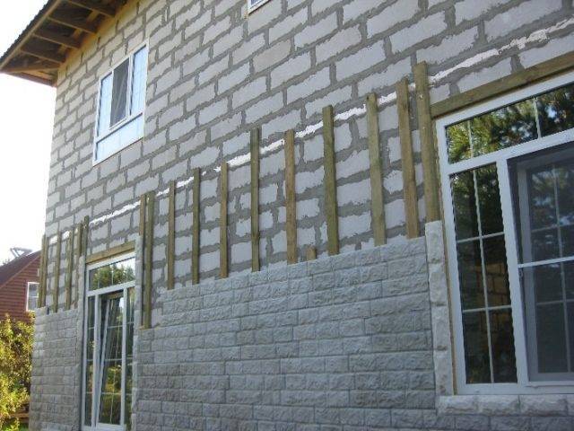 Чем обшить дом снаружи из пеноблоков: варианты внешней отделки фасада (фото)