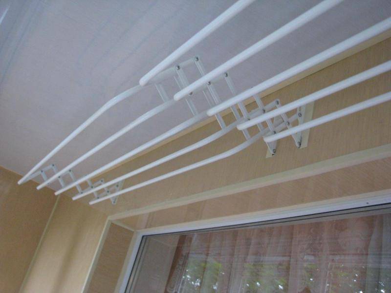 Вешалка для белья на балкон потолочная: порядок монтажа
