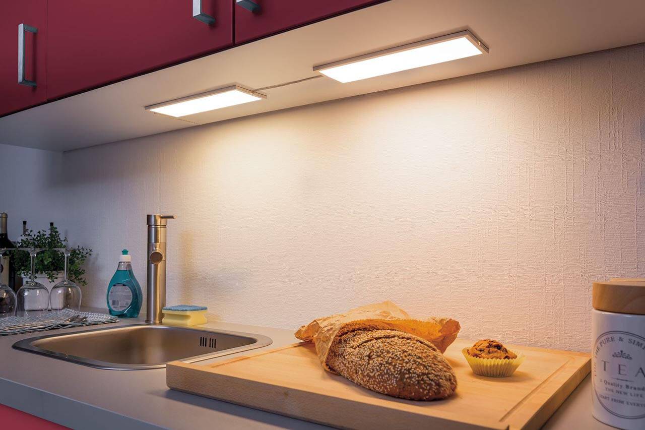 Как устроить освещение на кухне с натяжным потолком? (+35 фото красивых вариантов)