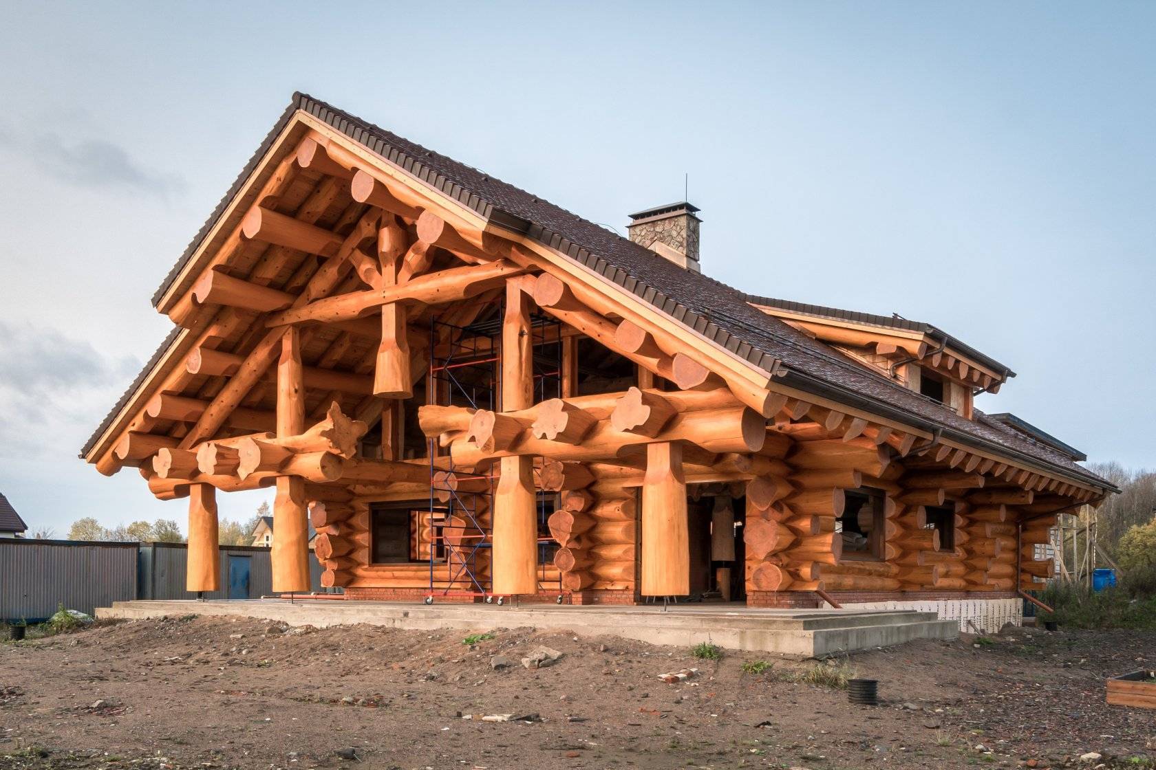 Построить дом из бревна деревянный своими руками и сколько стоит