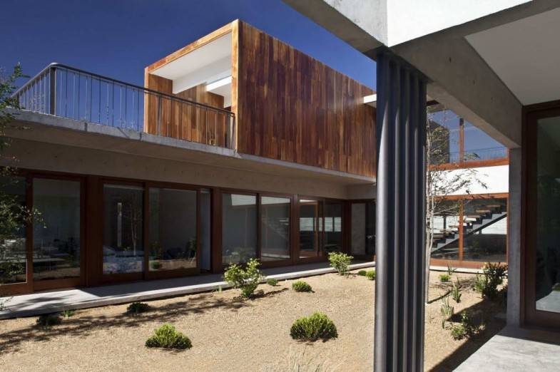 Дом из бетона и стекла. стеклянные дома с деревянным каркасом уютные дома с прозрачными стенами