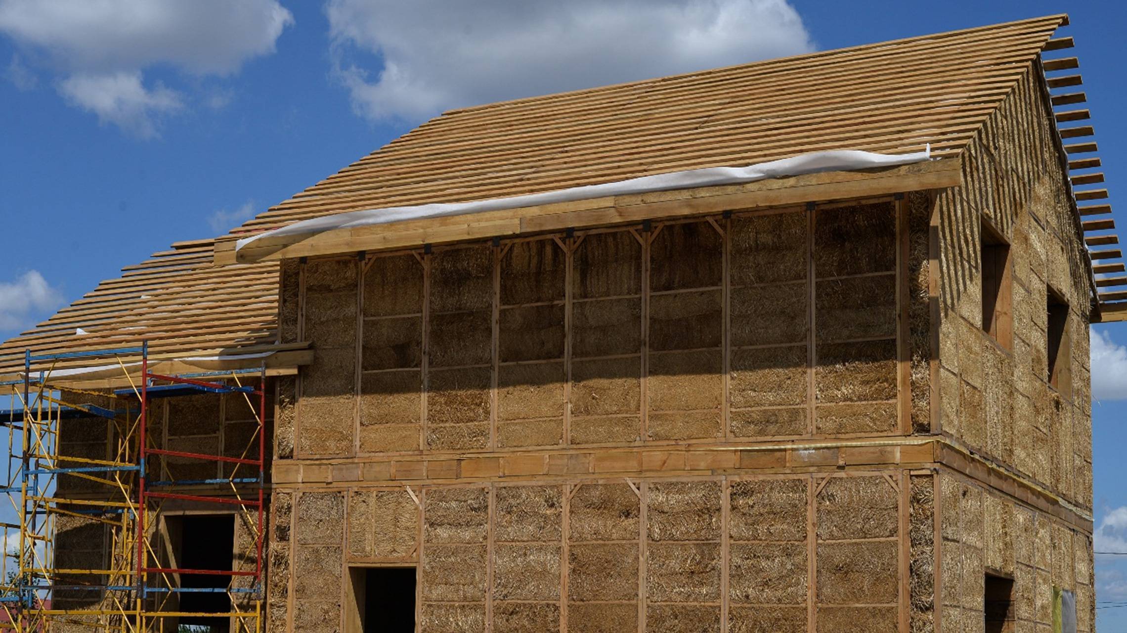 Дом из прессованной соломы. как построить дом из соломы