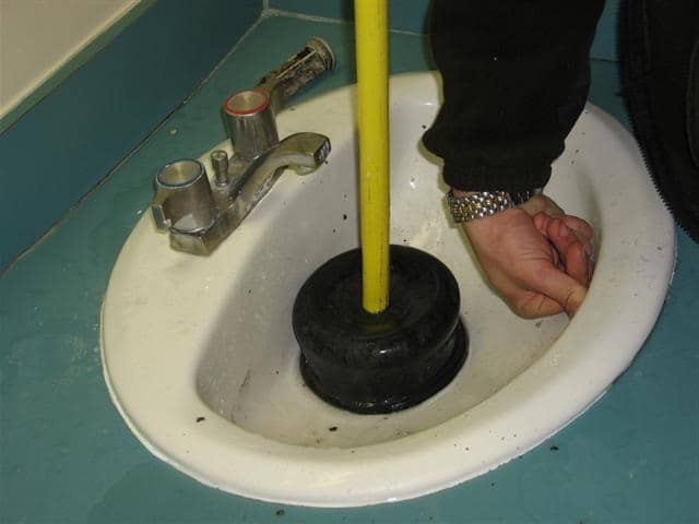 Как прочистить канализацию своими руками